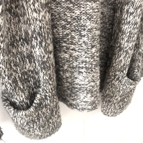 Aritzia Talula Cardigan - Picture 3 of 9